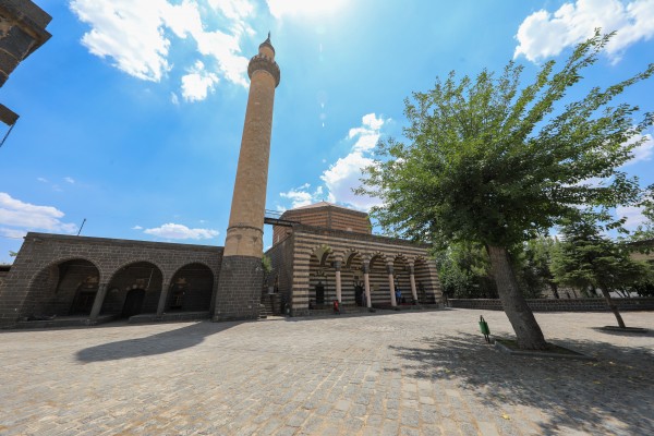 Ali Paşa Camii ve Medresesi