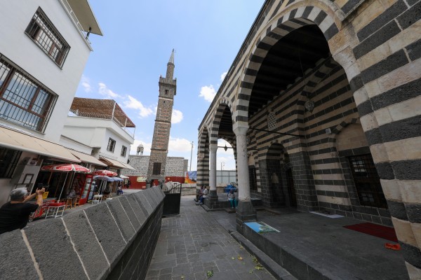Şeyh Mutahhar Camii ve Dört Ayaklı Minare