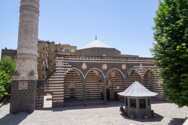 Parlı Safa Camii