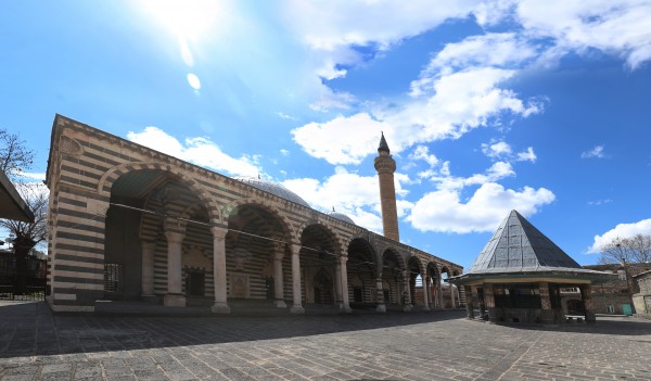 Behram Paşa Camii